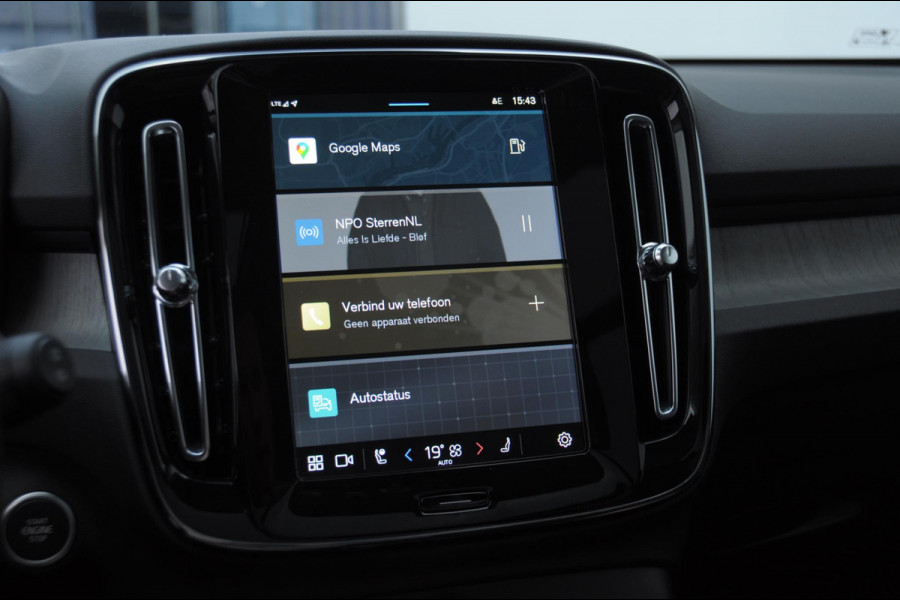 Volvo XC40 211PK Automaat B4 Ultimate Dark / Adaptieve cruise control / BLIS / Pixel LED / 20” velgen / Leder interieur / Stoel en stuurwielverwarming / 360 camera / Elektrische stoelen / Panoramadak