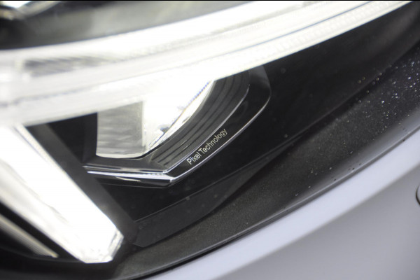 Volvo XC40 211PK Automaat B4 Ultimate Dark / Adaptieve cruise control / BLIS / Pixel LED / 20” velgen / Leder interieur / Stoel en stuurwielverwarming / 360 camera / Elektrische stoelen / Panoramadak