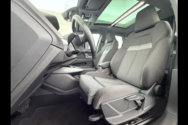 Audi Q4 e-tron L.E. Advanced Plus Pano-dak-Schuifdak Adap.Cruise W-pomp Navi-Plus Sportst.+Verwarmd PDC-a+v Matrix Led Camera Lmv 19" Elek.Achterklep Virtual Cockpit E-Call Bordherkenning Audi Connect +Phone-Box Keyless-Go A-Licht-Dynamisch S.O.H. 92% 1e Eigenaar Origineel Nederlandse Auto €56.174,- Nieuwprijs