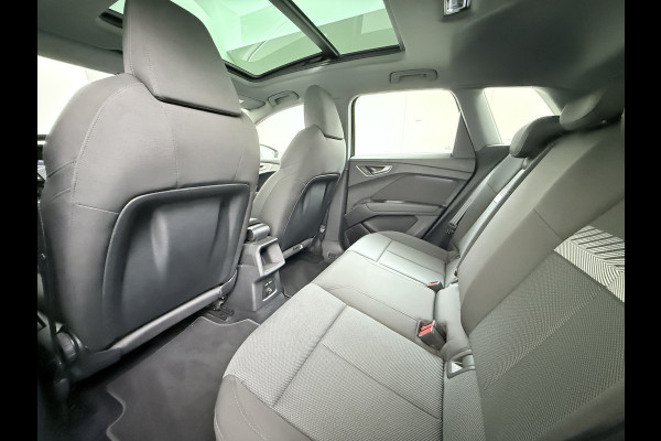 Audi Q4 e-tron L.E. Advanced Plus Pano-dak-Schuifdak Adap.Cruise W-pomp Navi-Plus Sportst.+Verwarmd PDC-a+v Matrix Led Camera Lmv 19" Elek.Achterklep Virtual Cockpit E-Call Bordherkenning Audi Connect +Phone-Box Keyless-Go A-Licht-Dynamisch S.O.H. 92% 1e Eigenaar Origineel Nederlandse Auto €56.174,- Nieuwprijs
