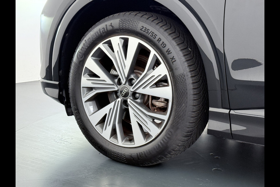 Audi Q4 e-tron L.E. Advanced Plus Pano-dak-Schuifdak Adap.Cruise W-pomp Navi-Plus Sportst.+Verwarmd PDC-a+v Matrix Led Camera Lmv 19" Elek.Achterklep Virtual Cockpit E-Call Bordherkenning Audi Connect +Phone-Box Keyless-Go A-Licht-Dynamisch S.O.H. 92% 1e Eigenaar Origineel Nederlandse Auto €56.174,- Nieuwprijs