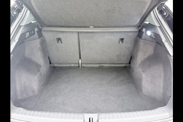 Audi Q4 e-tron L.E. Advanced Plus Pano-dak-Schuifdak Adap.Cruise W-pomp Navi-Plus Sportst.+Verwarmd PDC-a+v Matrix Led Camera Lmv 19" Elek.Achterklep Virtual Cockpit E-Call Bordherkenning Audi Connect +Phone-Box Keyless-Go A-Licht-Dynamisch S.O.H. 92% 1e Eigenaar Origineel Nederlandse Auto €56.174,- Nieuwprijs