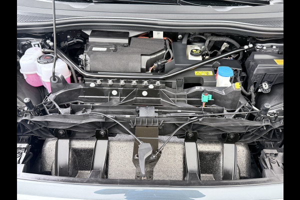 Audi Q4 e-tron L.E. Advanced Plus Pano-dak-Schuifdak Adap.Cruise W-pomp Navi-Plus Sportst.+Verwarmd PDC-a+v Matrix Led Camera Lmv 19" Elek.Achterklep Virtual Cockpit E-Call Bordherkenning Audi Connect +Phone-Box Keyless-Go A-Licht-Dynamisch S.O.H. 92% 1e Eigenaar Origineel Nederlandse Auto €56.174,- Nieuwprijs