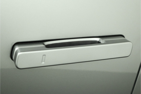 Kia EV9 GT-Line AWD 99.8 kWh - SOH 98,9% Apple Carplay/Android Auto - Cruise Control - Dodehoekdetectie - Elektrische Glazen Schuif-/Kanteldak - Navigatie - Stoel/Stuur Verwarming - Fabrieksgarantie tot 10-2031