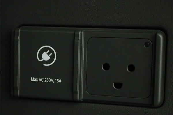 Kia EV9 GT-Line AWD 99.8 kWh - SOH 98,9% Apple Carplay/Android Auto - Cruise Control - Dodehoekdetectie - Elektrische Glazen Schuif-/Kanteldak - Navigatie - Stoel/Stuur Verwarming - Fabrieksgarantie tot 10-2031