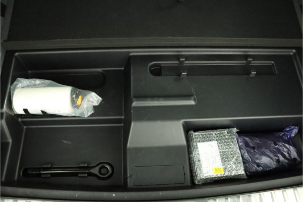 Kia EV9 GT-Line AWD 99.8 kWh - SOH 98,9% Apple Carplay/Android Auto - Cruise Control - Dodehoekdetectie - Elektrische Glazen Schuif-/Kanteldak - Navigatie - Stoel/Stuur Verwarming - Fabrieksgarantie tot 10-2031