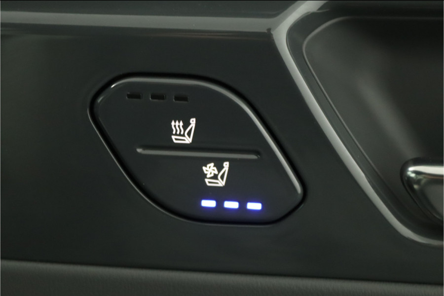 Kia EV9 GT-Line AWD 99.8 kWh - SOH 98,9% Apple Carplay/Android Auto - Cruise Control - Dodehoekdetectie - Elektrische Glazen Schuif-/Kanteldak - Navigatie - Stoel/Stuur Verwarming - Fabrieksgarantie tot 10-2031