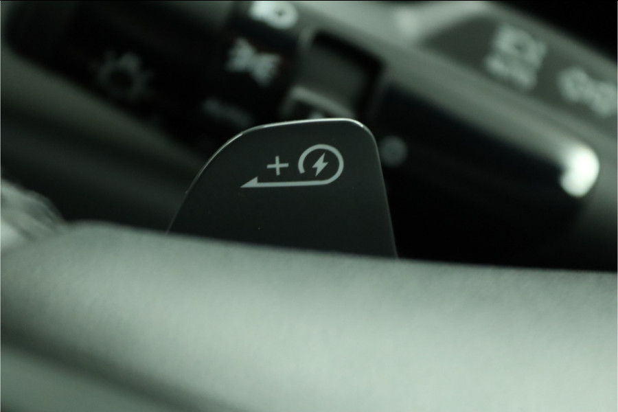 Kia EV9 GT-Line AWD 99.8 kWh - SOH 98,9% Apple Carplay/Android Auto - Cruise Control - Dodehoekdetectie - Elektrische Glazen Schuif-/Kanteldak - Navigatie - Stoel/Stuur Verwarming - Fabrieksgarantie tot 10-2031