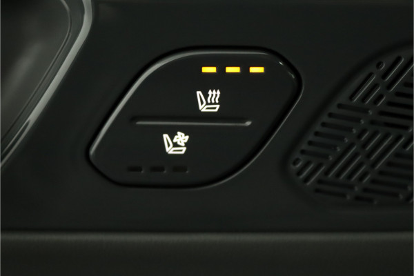 Kia EV9 GT-Line AWD 99.8 kWh - SOH 98,9% Apple Carplay/Android Auto - Cruise Control - Dodehoekdetectie - Elektrische Glazen Schuif-/Kanteldak - Navigatie - Stoel/Stuur Verwarming - Fabrieksgarantie tot 10-2031