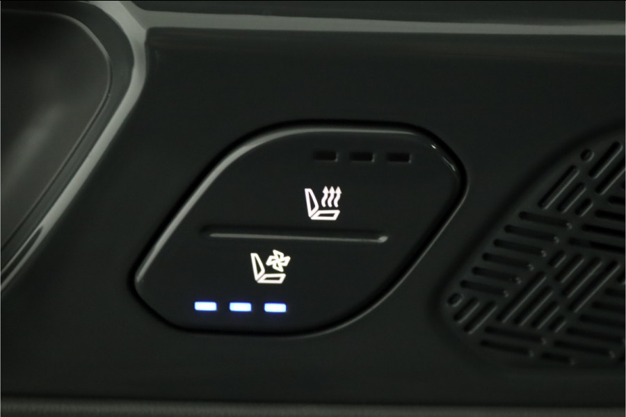 Kia EV9 GT-Line AWD 99.8 kWh - SOH 98,9% Apple Carplay/Android Auto - Cruise Control - Dodehoekdetectie - Elektrische Glazen Schuif-/Kanteldak - Navigatie - Stoel/Stuur Verwarming - Fabrieksgarantie tot 10-2031