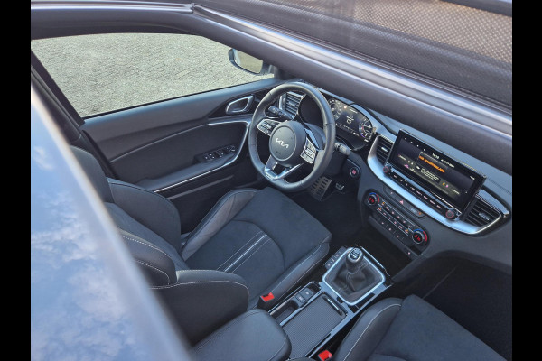 Kia Ceed Sportswagon 1.5 T-GDi GT-Line | Pano | Stoelverwarming | LED | Climate | Elek. Achterklep |