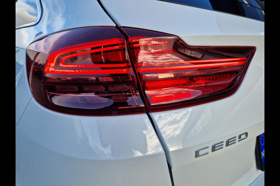 Kia Ceed Sportswagon 1.5 T-GDi GT-Line | Pano | Stoelverwarming | LED | Climate | Elek. Achterklep |