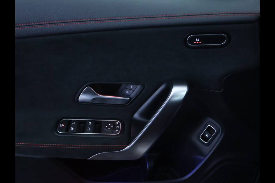 Mercedes-Benz CLA-Klasse 250 e AMG Plug-In Hybride AMG LIne | Night PAkket | 19 Inch AMG Velgen | Dodehoek Assist | Multibeam Koplampen | 11kW Laden. Inclusief 48 maanden MB Certified garantie voor Europa.