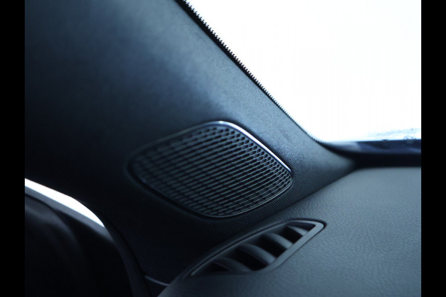 Mercedes-Benz CLA-Klasse 250 e AMG Plug-In Hybride AMG LIne | Night PAkket | 19 Inch AMG Velgen | Dodehoek Assist | Multibeam Koplampen | 11kW Laden. Inclusief 48 maanden MB Certified garantie voor Europa.