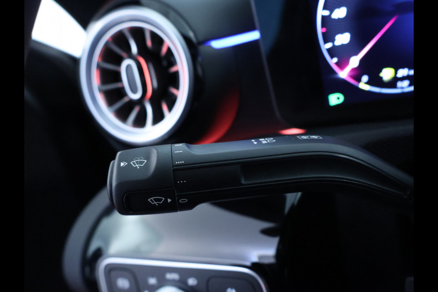 Mercedes-Benz CLA-Klasse 250 e AMG Plug-In Hybride AMG LIne | Night PAkket | 19 Inch AMG Velgen | Dodehoek Assist | Multibeam Koplampen | 11kW Laden. Inclusief 48 maanden MB Certified garantie voor Europa.