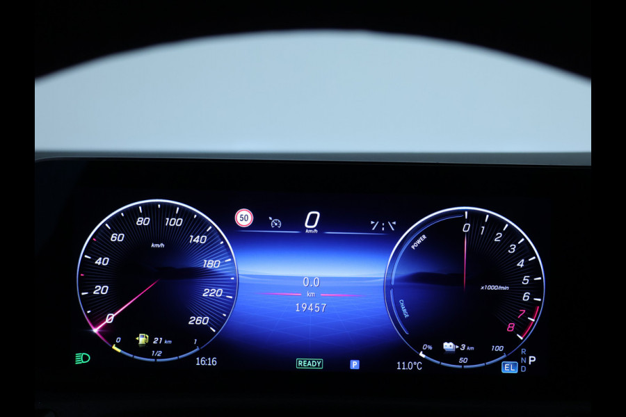 Mercedes-Benz CLA-Klasse 250 e AMG Plug-In Hybride AMG LIne | Night PAkket | 19 Inch AMG Velgen | Dodehoek Assist | Multibeam Koplampen | 11kW Laden. Inclusief 48 maanden MB Certified garantie voor Europa.