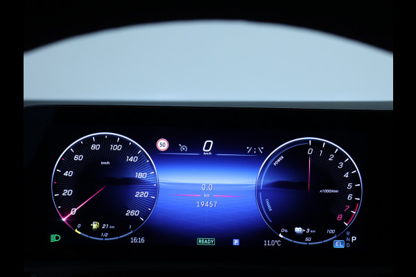 Mercedes-Benz CLA-Klasse 250 e AMG Plug-In Hybride AMG LIne | Night PAkket | 19 Inch AMG Velgen | Dodehoek Assist | Multibeam Koplampen | 11kW Laden. Inclusief 48 maanden MB Certified garantie voor Europa.