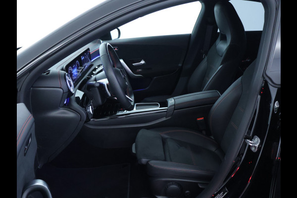 Mercedes-Benz CLA-Klasse 250 e AMG Plug-In Hybride AMG LIne | Night PAkket | 19 Inch AMG Velgen | Dodehoek Assist | Multibeam Koplampen | 11kW Laden. Inclusief 48 maanden MB Certified garantie voor Europa.