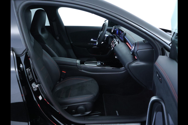 Mercedes-Benz CLA-Klasse 250 e AMG Plug-In Hybride AMG LIne | Night PAkket | 19 Inch AMG Velgen | Dodehoek Assist | Multibeam Koplampen | 11kW Laden. Inclusief 48 maanden MB Certified garantie voor Europa.