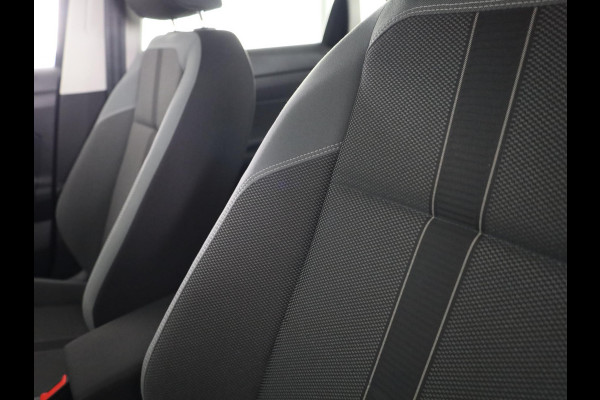 Volkswagen Polo 1.0 TSI Highline 95 pk | Navigatie | Parkeersensoren | Adaptieve cruise control | Apple Carplay/Android Auto |