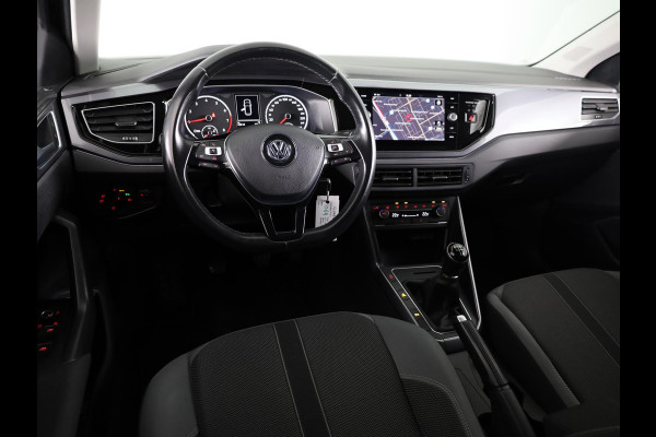 Volkswagen Polo 1.0 TSI Highline 95 pk | Navigatie | Parkeersensoren | Adaptieve cruise control | Apple Carplay/Android Auto |