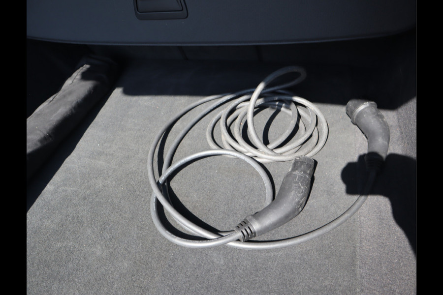 Audi e-tron 50 quattro Business edition Plus 71 kWh / Panoramadak / Sportstoelen / SOH 91%