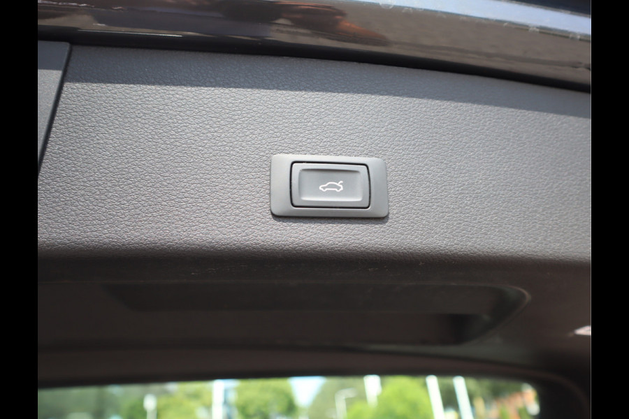 Audi e-tron 50 quattro Business edition Plus 71 kWh / Panoramadak / Sportstoelen / SOH 91%