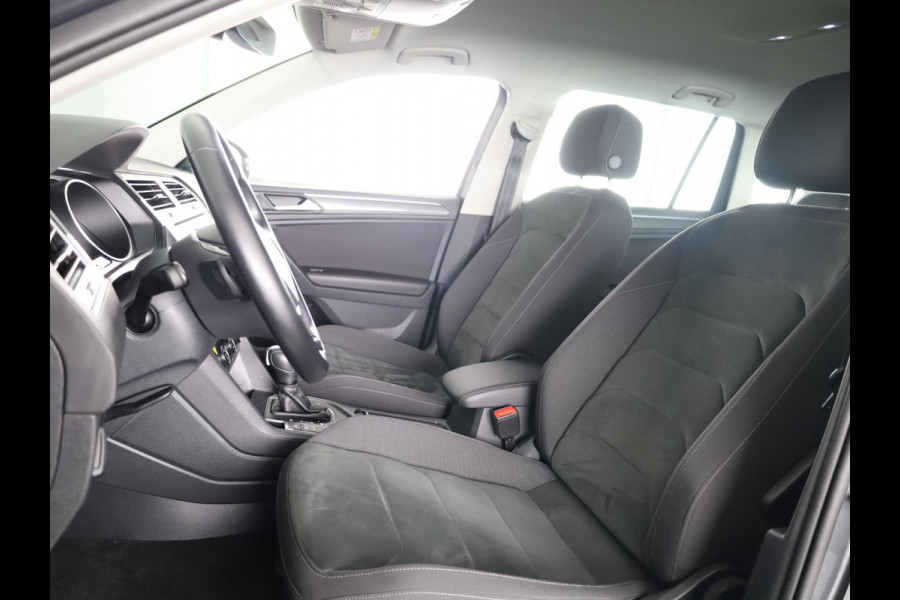 Volkswagen Tiguan 1.5 TSI ACT Highline Automaat (DSG) | Navigatie | Parkeersensoren | Stoelverwarming | Trekhaak |