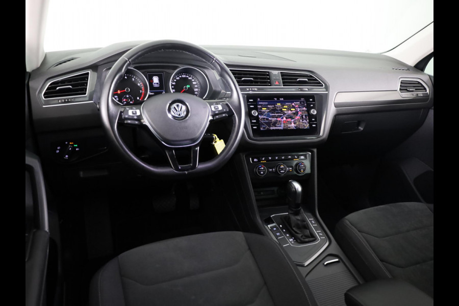Volkswagen Tiguan 1.5 TSI ACT Highline Automaat (DSG) | Navigatie | Parkeersensoren | Stoelverwarming | Trekhaak |