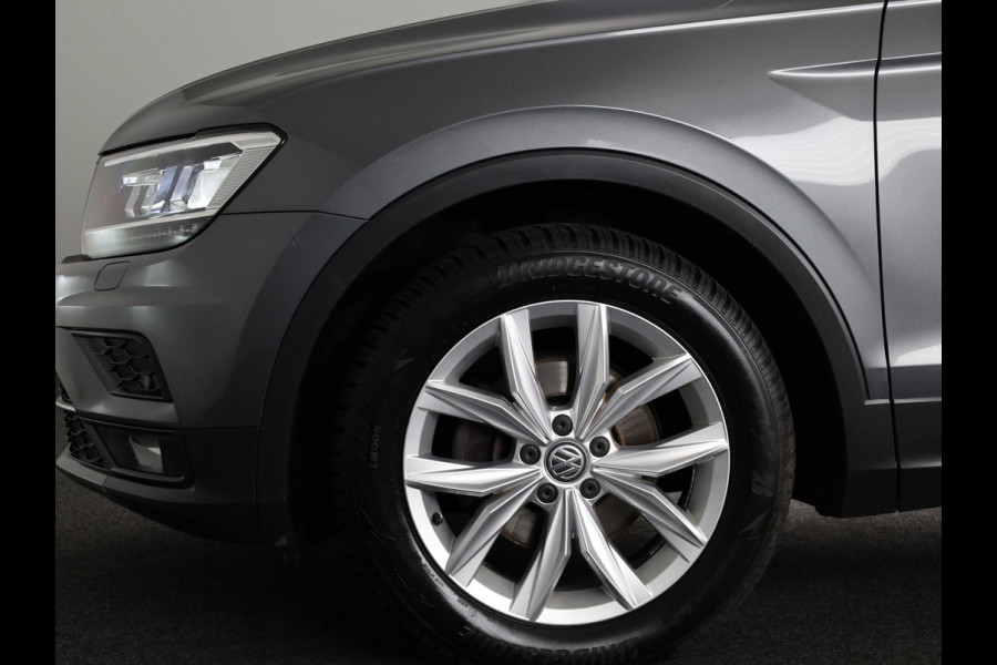 Volkswagen Tiguan 1.5 TSI ACT Highline Automaat (DSG) | Navigatie | Parkeersensoren | Stoelverwarming | Trekhaak |