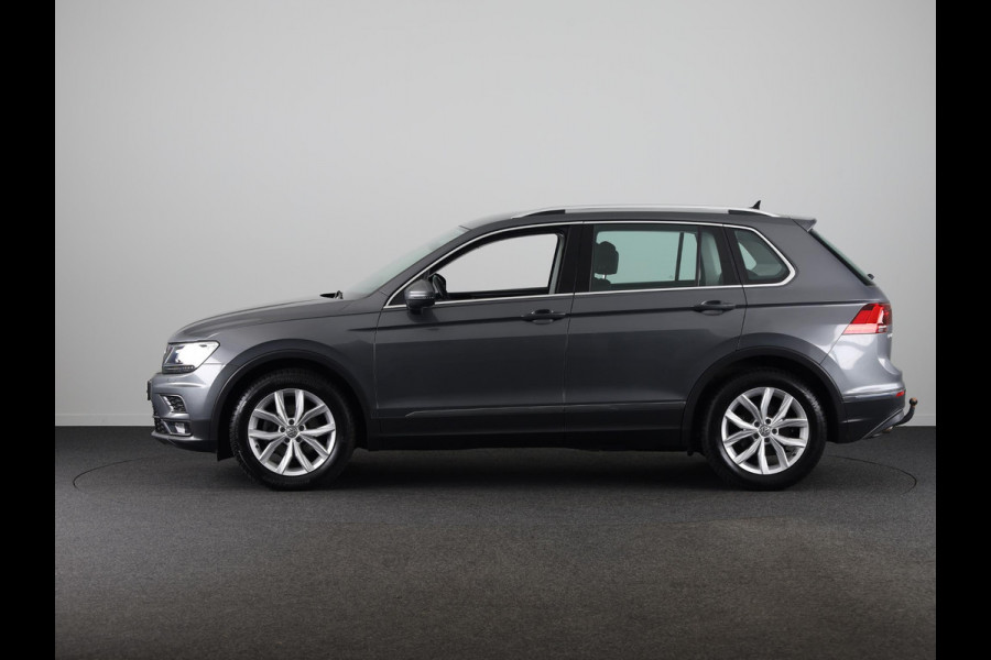 Volkswagen Tiguan 1.5 TSI ACT Highline Automaat (DSG) | Navigatie | Parkeersensoren | Stoelverwarming | Trekhaak |