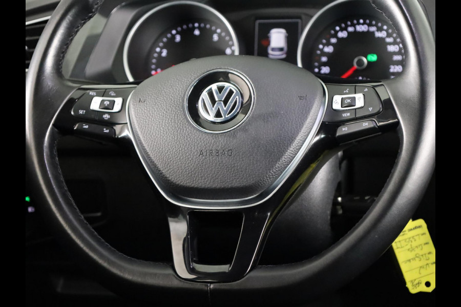 Volkswagen Tiguan 1.5 TSI ACT Highline Automaat (DSG) | Navigatie | Parkeersensoren | Stoelverwarming | Trekhaak |