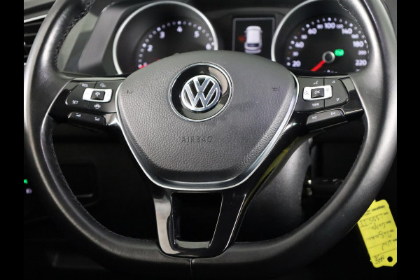 Volkswagen Tiguan 1.5 TSI ACT Highline Automaat (DSG) | Navigatie | Parkeersensoren | Stoelverwarming | Trekhaak |