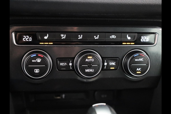 Volkswagen Tiguan 1.5 TSI ACT Highline Automaat (DSG) | Navigatie | Parkeersensoren | Stoelverwarming | Trekhaak |