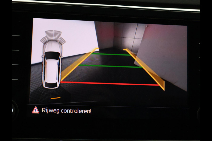 Škoda Superb Combi 1.5 TSI ACT Business Edition Automaat | Navigatie | Stoelverwarming | Camera |