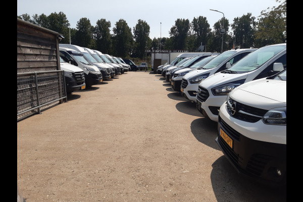 Ford E-Transit 350 L2H2 68 kWh Navi,Camera --ZONDER DEUKEN OF KRASSEN !!--