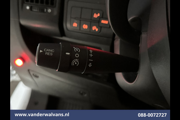 Peugeot Boxer 2.2 BlueHDi 141pk Bakwagen Laadklep Euro6 Airco | Cruisecontrol | 985kg laadvermogen Bijrijdersbank.