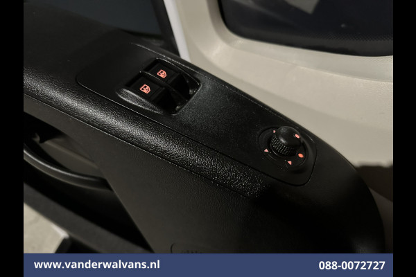 Peugeot Boxer 2.2 BlueHDi 141pk Bakwagen Laadklep Euro6 Airco | Cruisecontrol | 985kg laadvermogen Bijrijdersbank