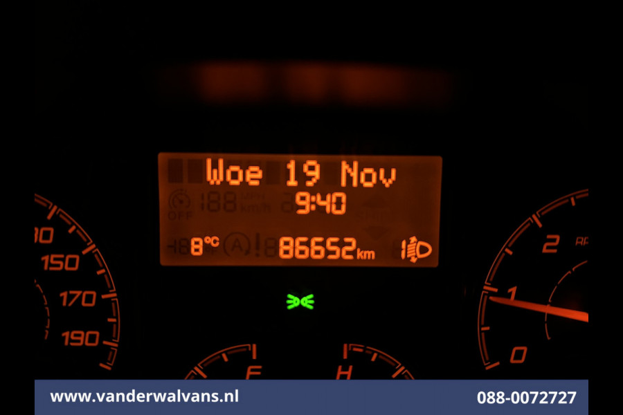 Peugeot Boxer 2.2 BlueHDi 141pk Bakwagen Laadklep Euro6 Airco | Cruisecontrol | 985kg laadvermogen Bijrijdersbank