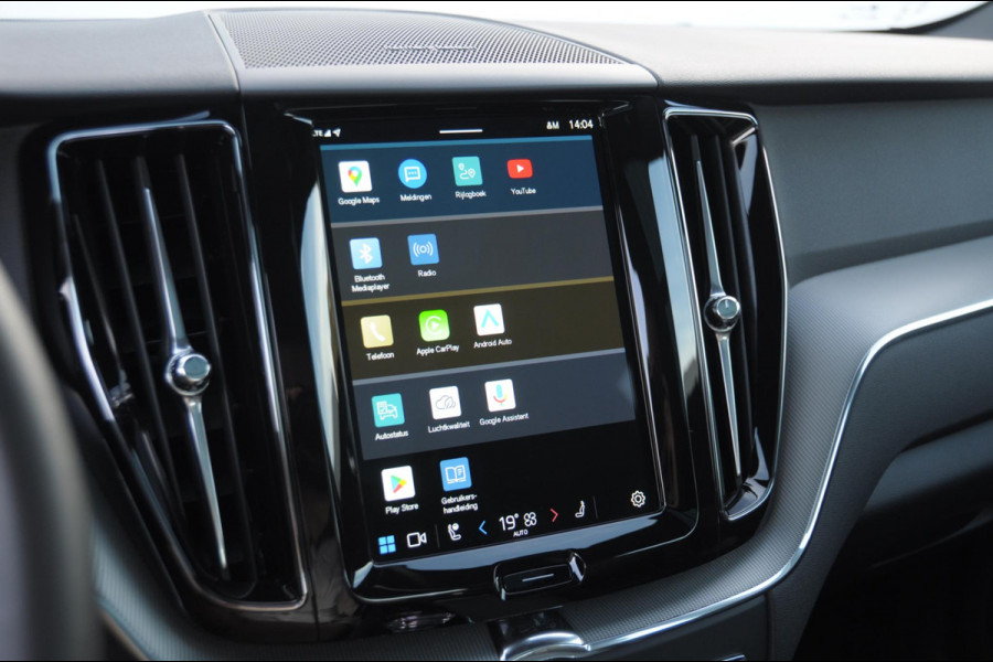 Volvo XC60 T6 350PK Automaat AWD Plus Black Edition / Trekhaak / Panoramadak / BLIS / Adaptieve cruise control / Keyless entry / Stoel - en stuurwielverwarming / elektrische stoelen met geheugen / Parkeersensoren met 360 camera / Elektrische achterklep