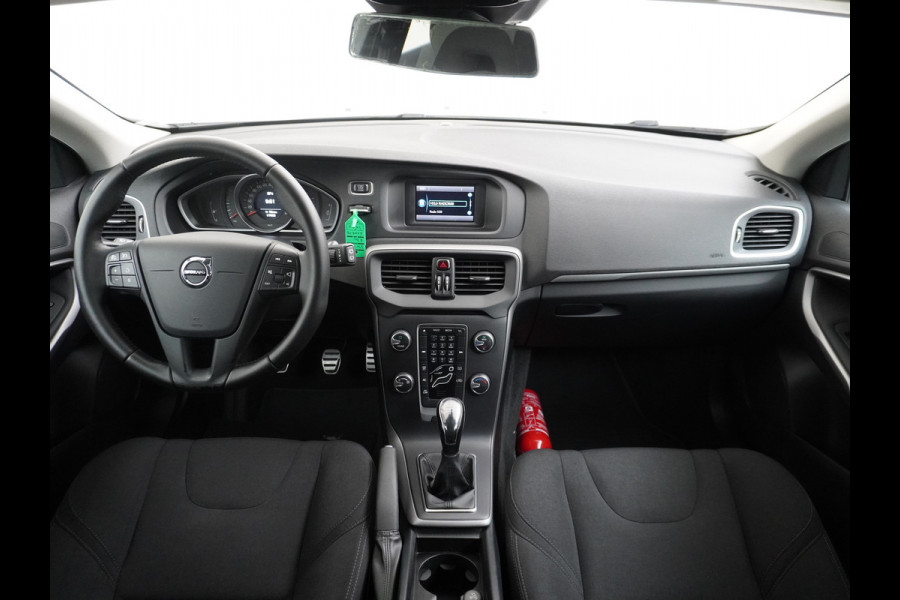 Volvo V40 2.0T Momentum Dual-Ecc Pdc 16" Licht-Regensensor Cruise Bluetooth Autonomous Emergency Braking Brake Assist System Privacy Glas Isofix  1500kg Trekvermogen! hoofdsteunen anti-whiplash Bots herkenning systeem EURO6