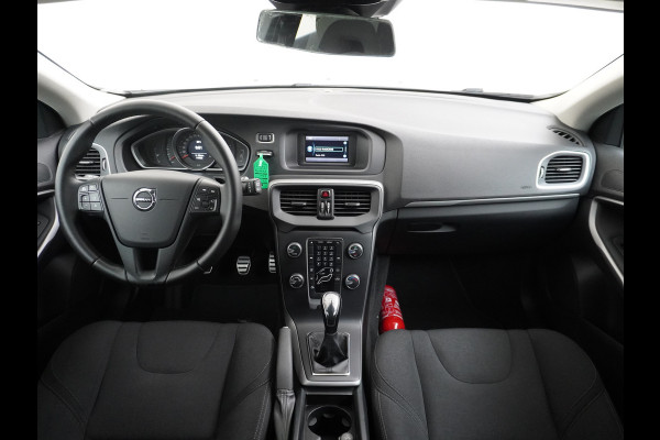 Volvo V40 2.0T Momentum Dual-Ecc Pdc 16" Licht-Regensensor Cruise Bluetooth Autonomous Emergency Braking Brake Assist System Privacy Glas Isofix  1500kg Trekvermogen! hoofdsteunen anti-whiplash Bots herkenning systeem EURO6