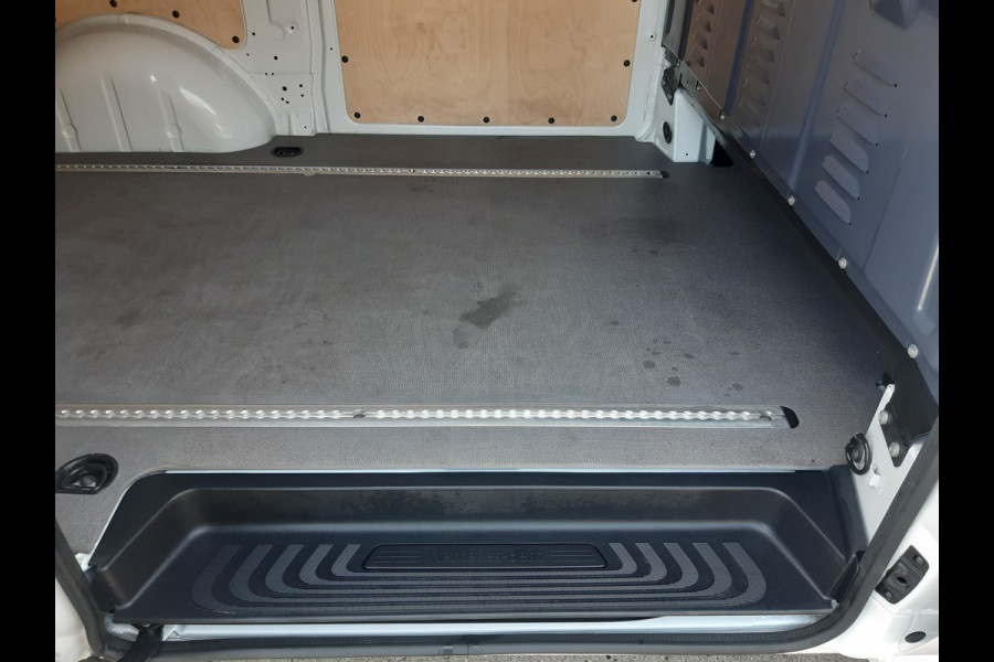 Mercedes-Benz eVito 112 - 66 kWh 290Km Range - Navi - Achteruitrijcamera