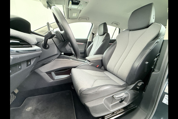 Škoda ENYAQ iV 80 Trekhaak Camera 1/2 Leer Apple Carplay Android First Edition Navi Ecc 19"lm PDC-a+v Cruise Control E-Call SOH.90% Stuurverwarming Led Isofix Keyless-Go DAB Rijstrooksensor Origineel Nederlandse Auto Nieuwprijs €49.645,-