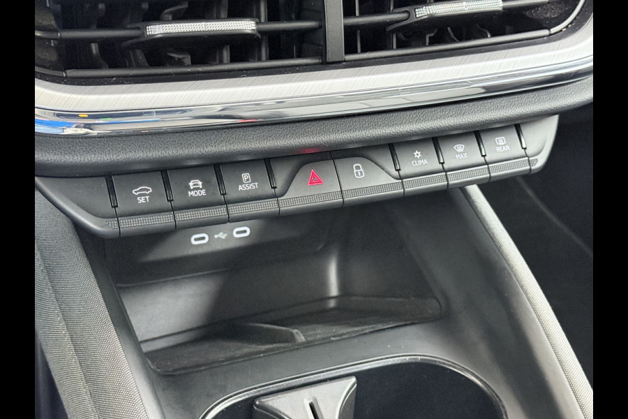 Škoda ENYAQ iV 80 Trekhaak Camera 1/2 Leer Apple Carplay Android First Edition Navi Ecc 19"lm PDC-a+v Cruise Control E-Call SOH.90% Stuurverwarming Led Isofix Keyless-Go DAB Rijstrooksensor Origineel Nederlandse Auto Nieuwprijs €49.645,-