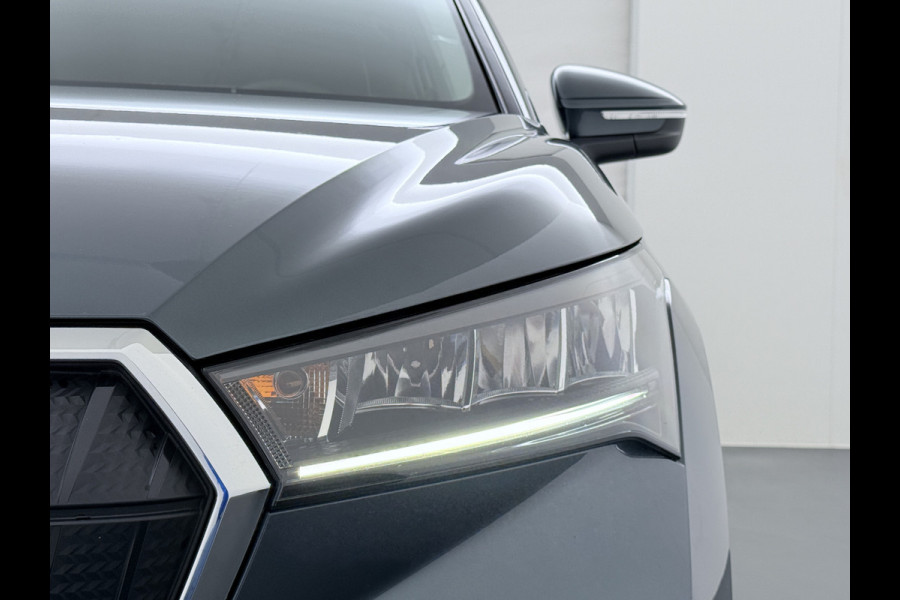 Škoda ENYAQ iV 80 Trekhaak Camera 1/2 Leer Apple Carplay Android First Edition Navi Ecc 19"lm PDC-a+v Cruise Control E-Call SOH.90% Stuurverwarming Led Isofix Keyless-Go DAB Rijstrooksensor Origineel Nederlandse Auto Nieuwprijs €49.645,-