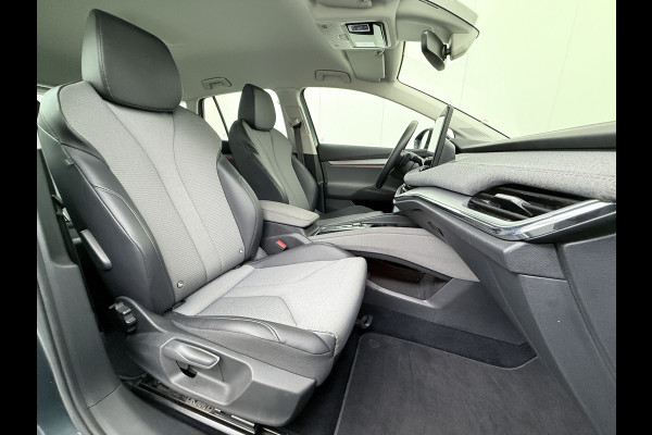 Škoda ENYAQ iV 80 Trekhaak Camera 1/2 Leer Apple Carplay Android First Edition Navi Ecc 19"lm PDC-a+v Cruise Control E-Call SOH.90% Stuurverwarming Led Isofix Keyless-Go DAB Rijstrooksensor Origineel Nederlandse Auto Nieuwprijs €49.645,-