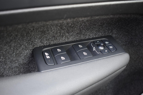 Volvo XC40 B4 211PK Automaat Plus Dark