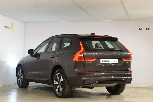 Volvo XC60 T6 350PK Automaat Plug-in Hybrid AWD Plus Dark / Navigatie / 360 Camera / Adaptieve Cruise Control / Stuur & Stoelverwarming / Elektr. Achterklep / Schuifdak / Trekhaak