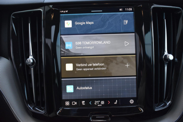 Volvo XC60 T6 350PK Automaat Plug-in Hybrid AWD Plus Dark / Navigatie / 360 Camera / Adaptieve Cruise Control / Stuur & Stoelverwarming / Elektr. Achterklep / Schuifdak / Trekhaak